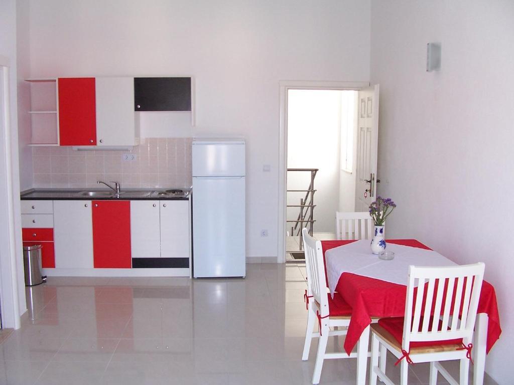 Apartments Perdijic Nemira オミシュ 部屋 写真